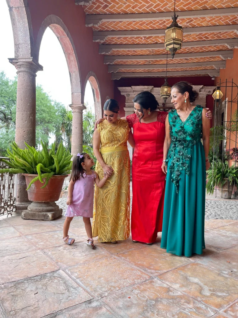 Vestidos con mis favoritas.